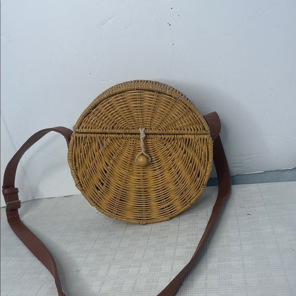 Abercrombie & Fitch Wicker Crossbody Bag